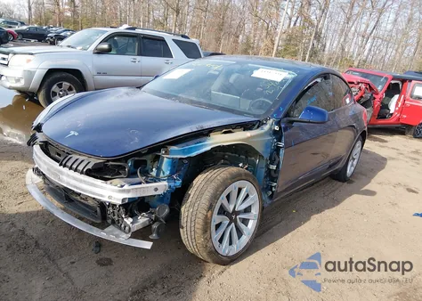 2022 Tesla Model 3 Long Range Dual Motor All-Wheel Drive z USA, uszkodzony, nr VIN 5YJ3E1EB0NF325402